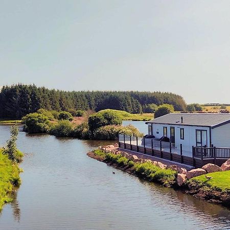 Luxury Lakeside Lodge With Htub Beautiful Views Annan Exterior foto