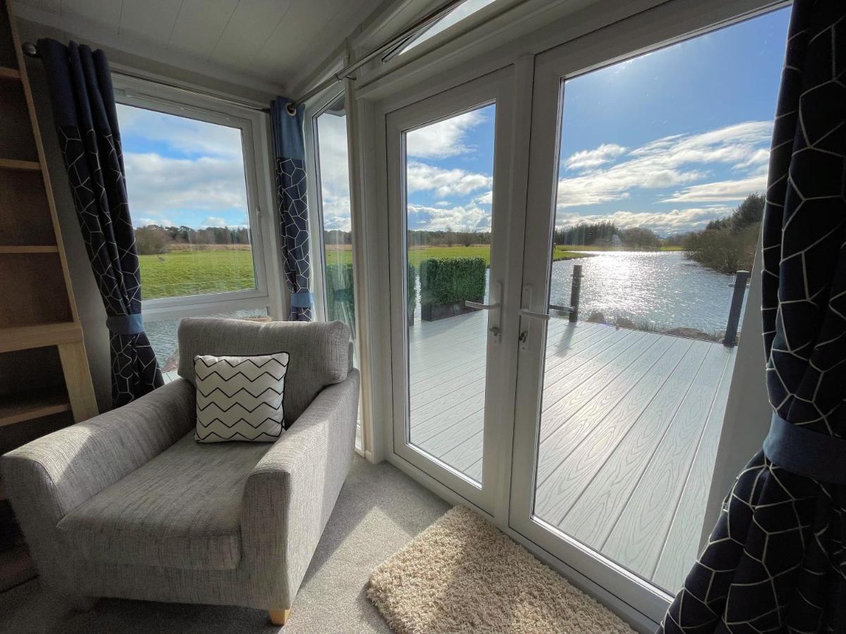Luxury Lakeside Lodge With Htub Beautiful Views Annan Exterior foto