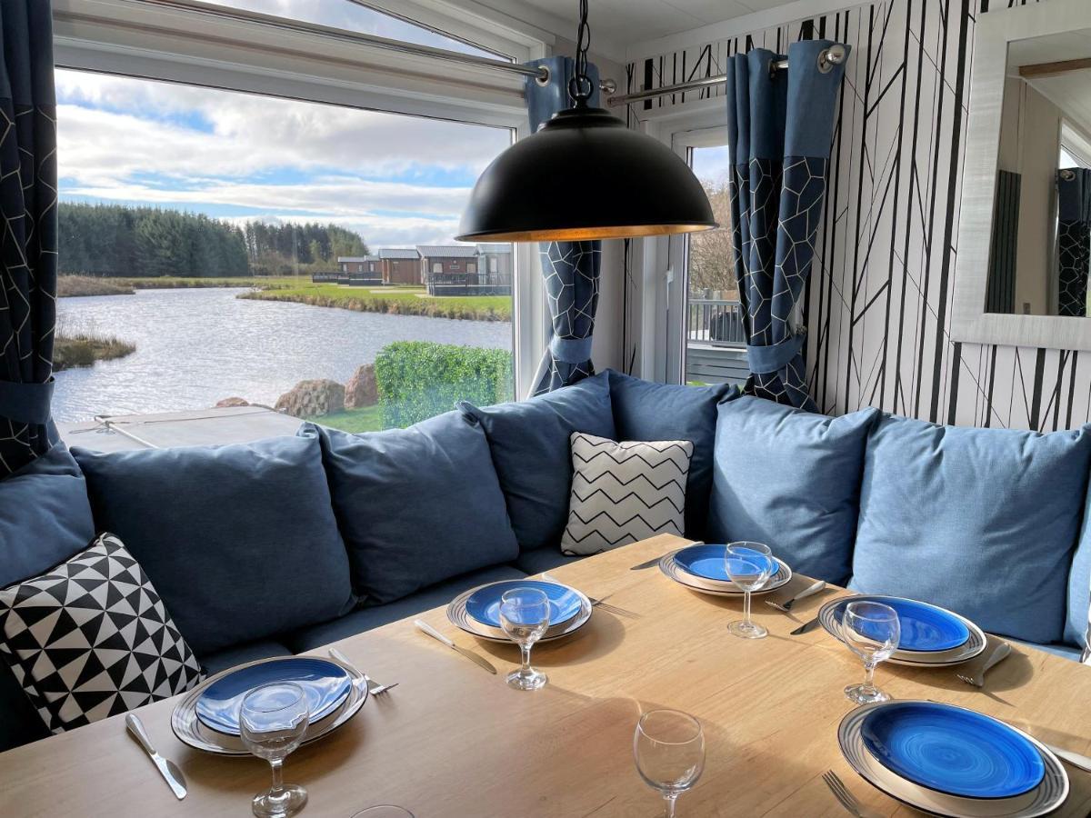 Luxury Lakeside Lodge With Htub Beautiful Views Annan Exterior foto