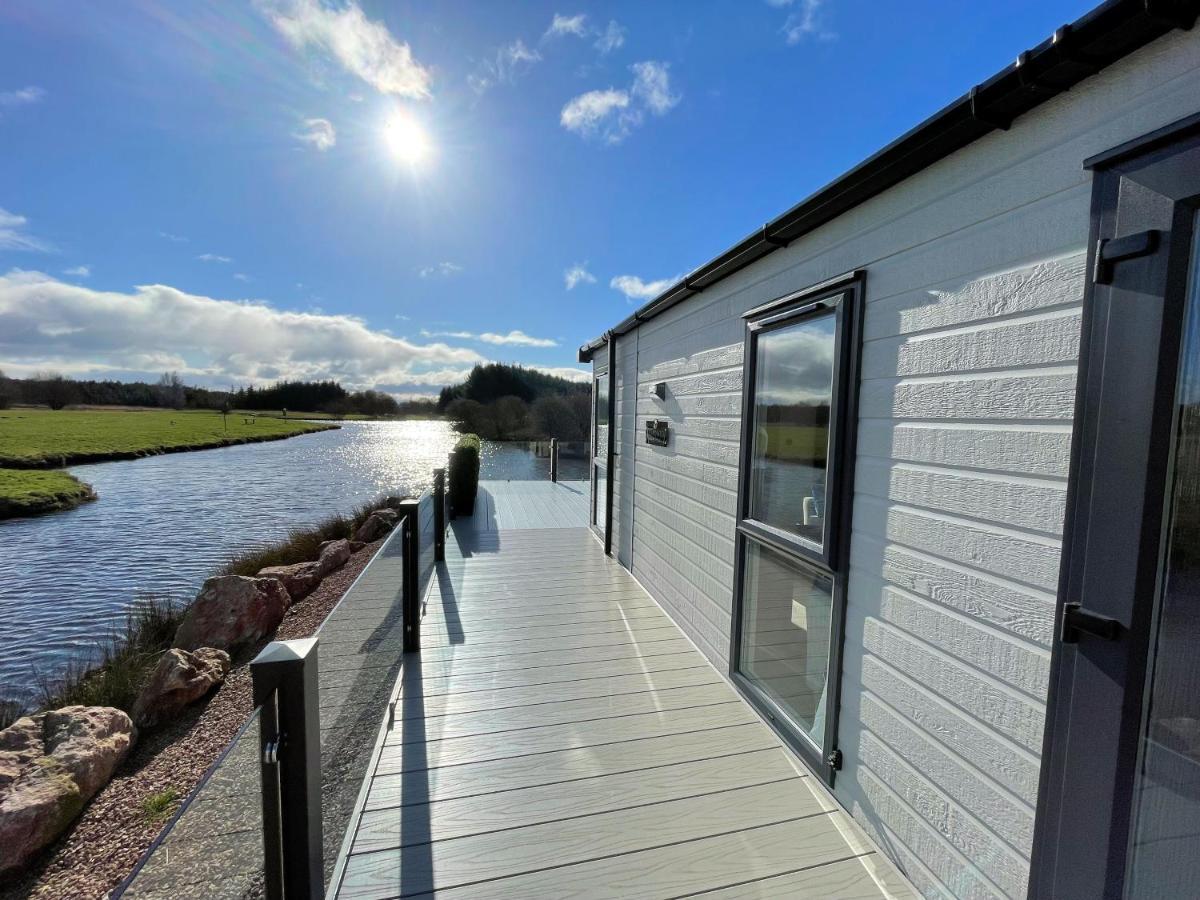 Luxury Lakeside Lodge With Htub Beautiful Views Annan Exterior foto